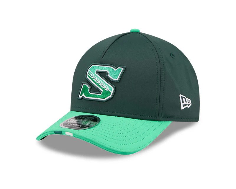 New Era Men's CFL Saskatchewan Roughriders Sideline '26 940 M-Crown Hat Black/Green