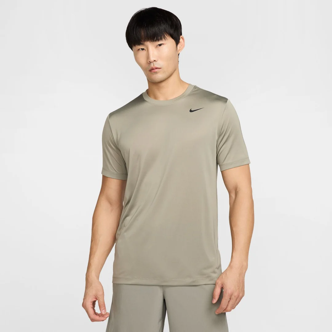 Nike Men's Dri-Fit Legend T-Shirt - Image 18