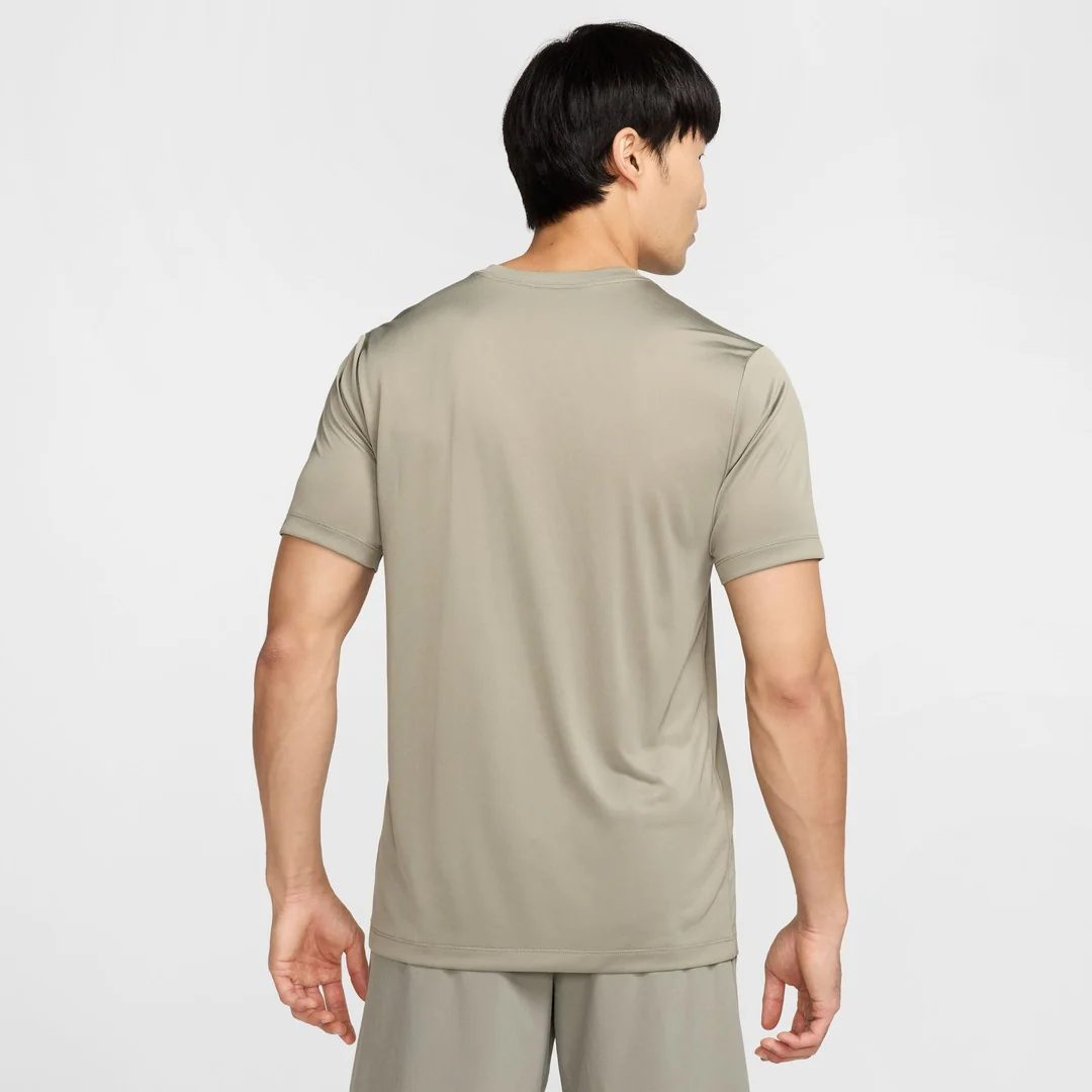 Nike Men's Dri-Fit Legend T-Shirt - Image 19