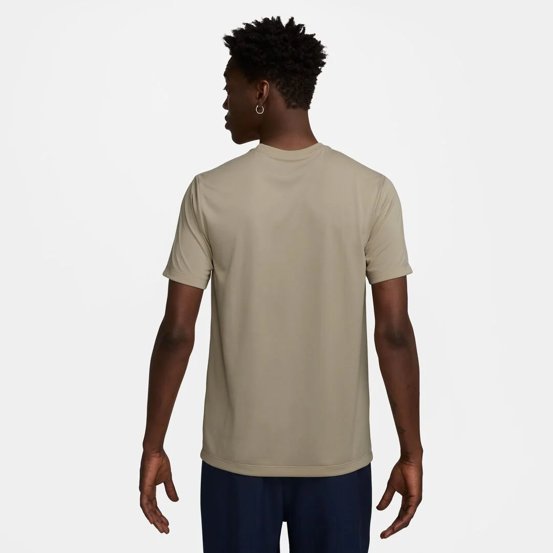 Nike Men's Dri-Fit Legend T-Shirt - Image 8