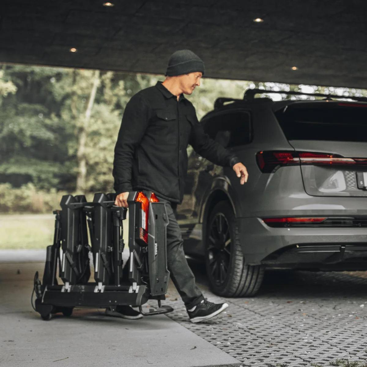 Thule Epos 2 with Lights Foldable Hitch Platform Bike Rack - Image 8
