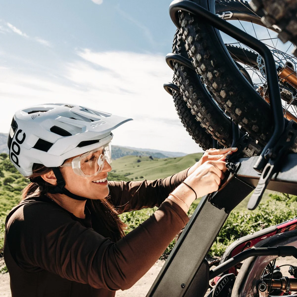 Thule ReVert 4-Bike Hitch Mounted Bike Rack - Image 7